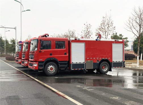 3臺東風D9泡沫消防車(8噸)